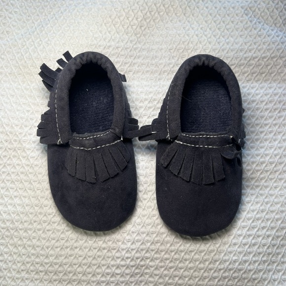 Baby Moccasins Blue Fringe Approx Size 3 Soft Sole Unisex Crawling Shoes Newborn - Picture 1 of 4